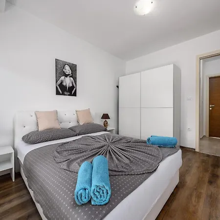 In Near Spadici Kukci